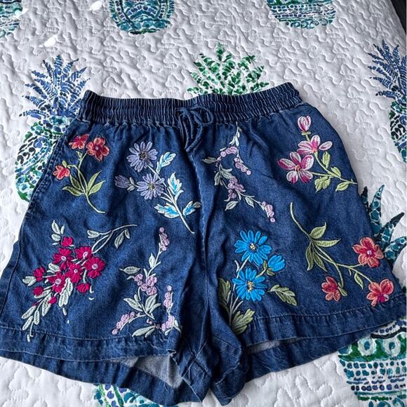Johnny Was Pants - Johnny Was Floral Embroidered Denim Shorts Small
